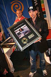 Eros Ramazzotti erhielt einige goldene CD's (Foto: Martin Schmitz)